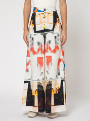 Why sitting on the opposite side ? Trouser