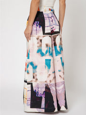 Why sitting on the opposite side ? Trouser